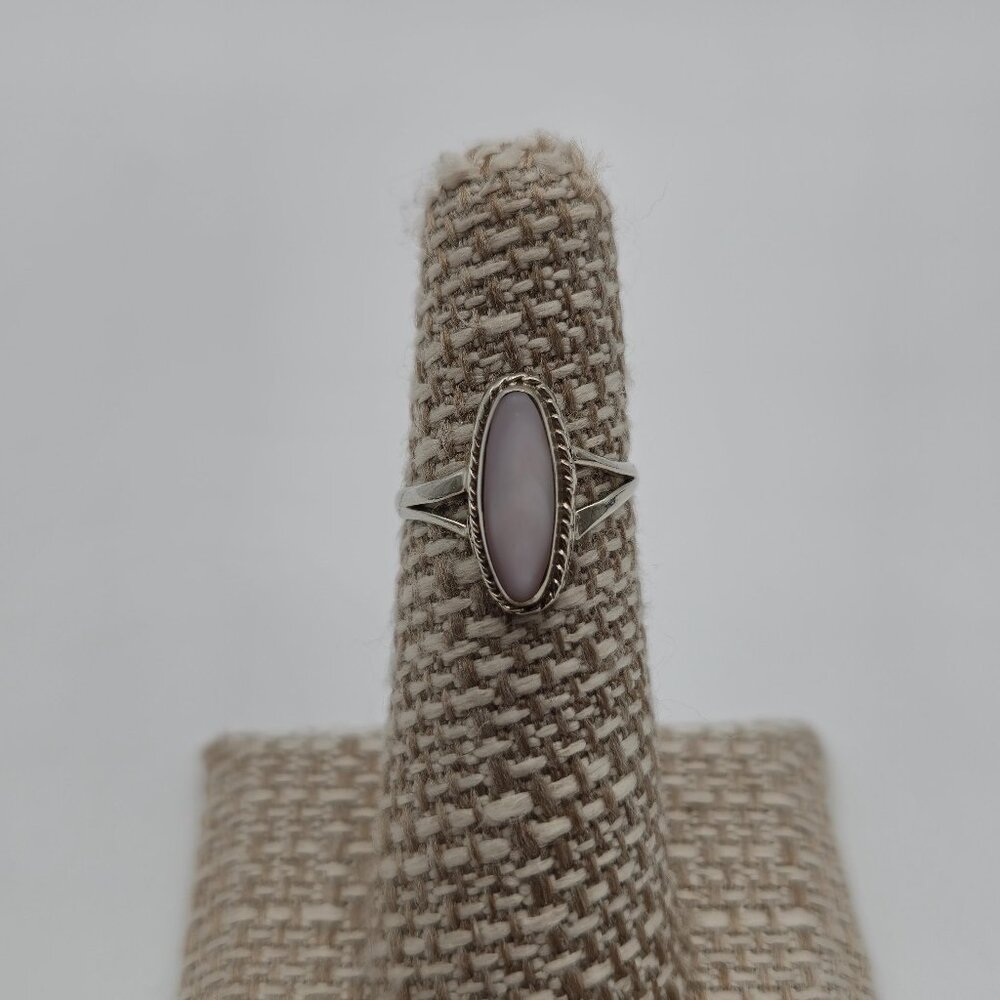 Size 5.25 Sterling Silver Beautiful Oval Shell Band Ring A3391